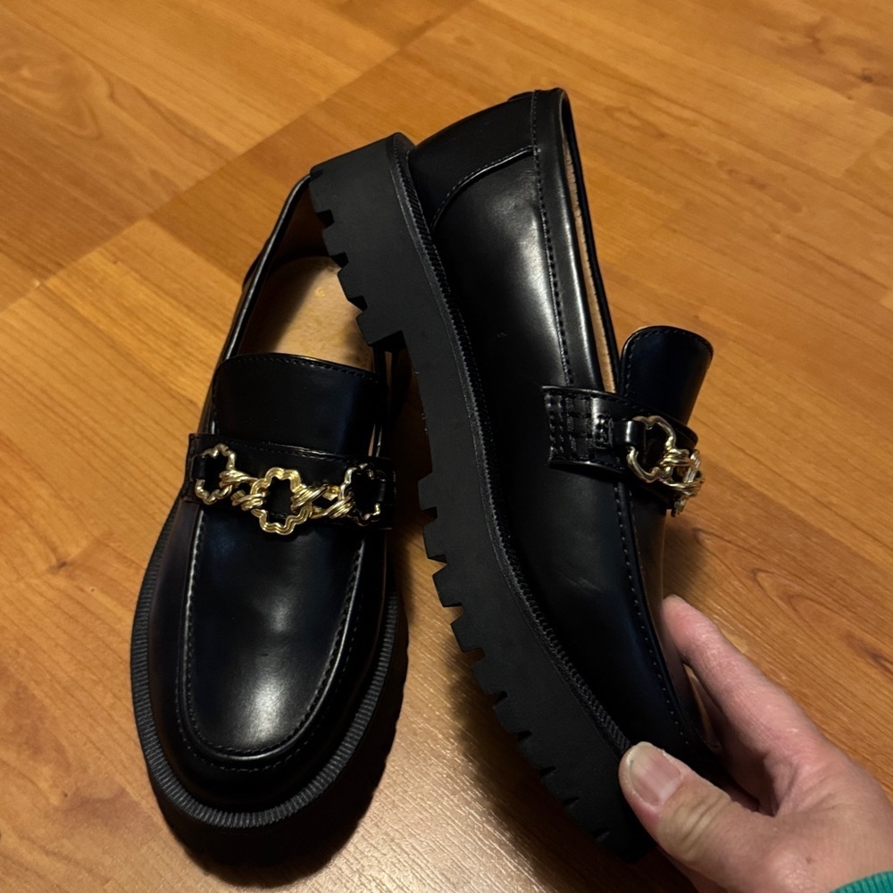 Sam & Libby Leather Loafers with Gold Chain New Size 6 - Picture 3 of 6